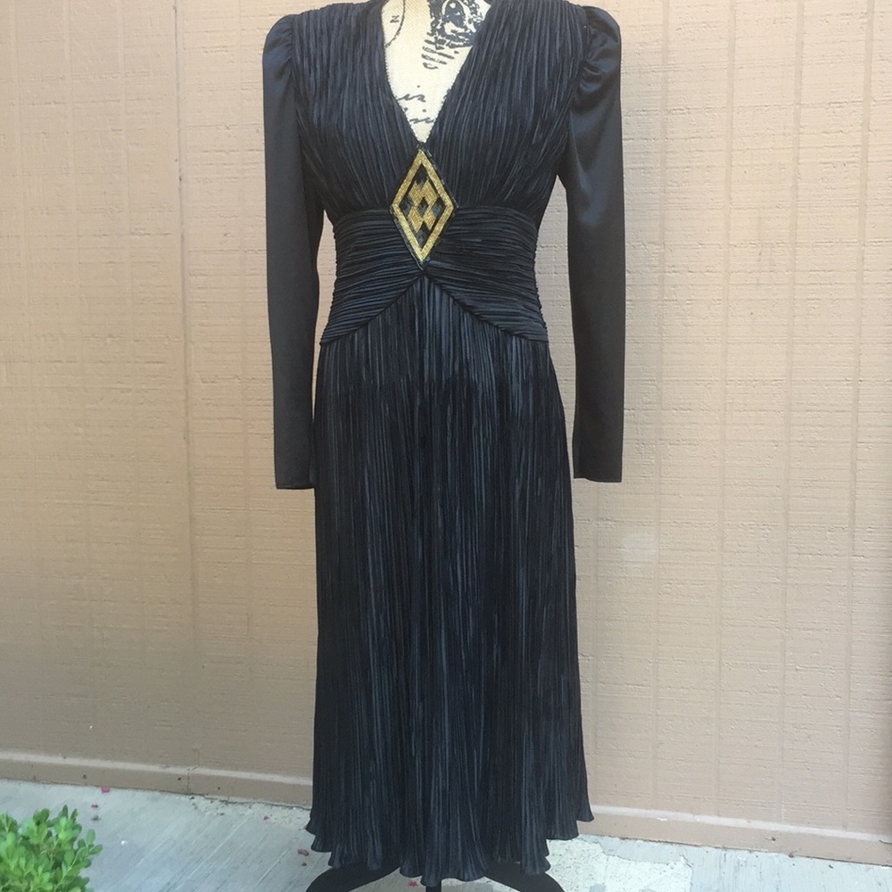 Exquisite Black Dress With Gold Beading In Front